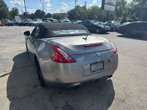 Used 2010 Nissan 370Z Roadster image 8
