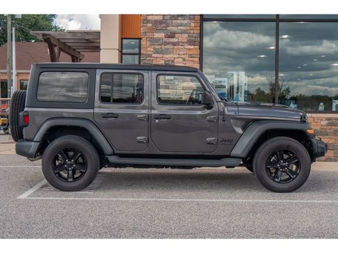 Used 2022 Jeep Wrangler Unlimited Sport image 2