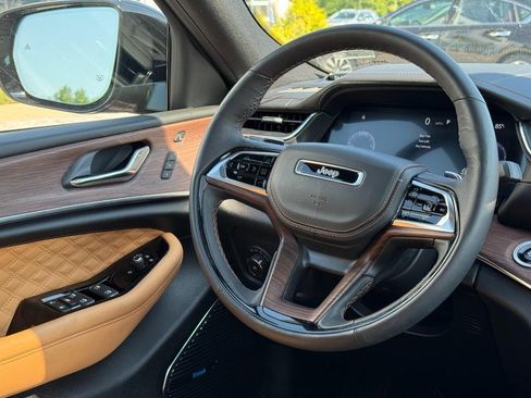 Used 2025 Jeep Grand Cherokee L Summit w/ Advanced Protech Group IV AWD/4WD image 16
