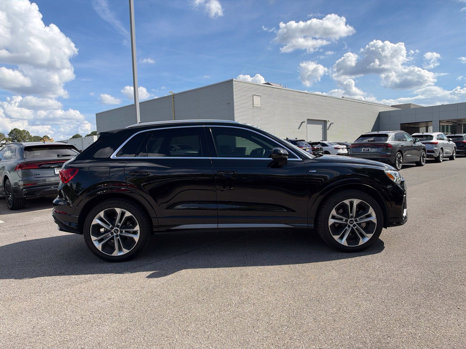 Used 2020 Audi Q3 2.0T Premium Plus w/ Premium Plus Package AWD/4WD image 4