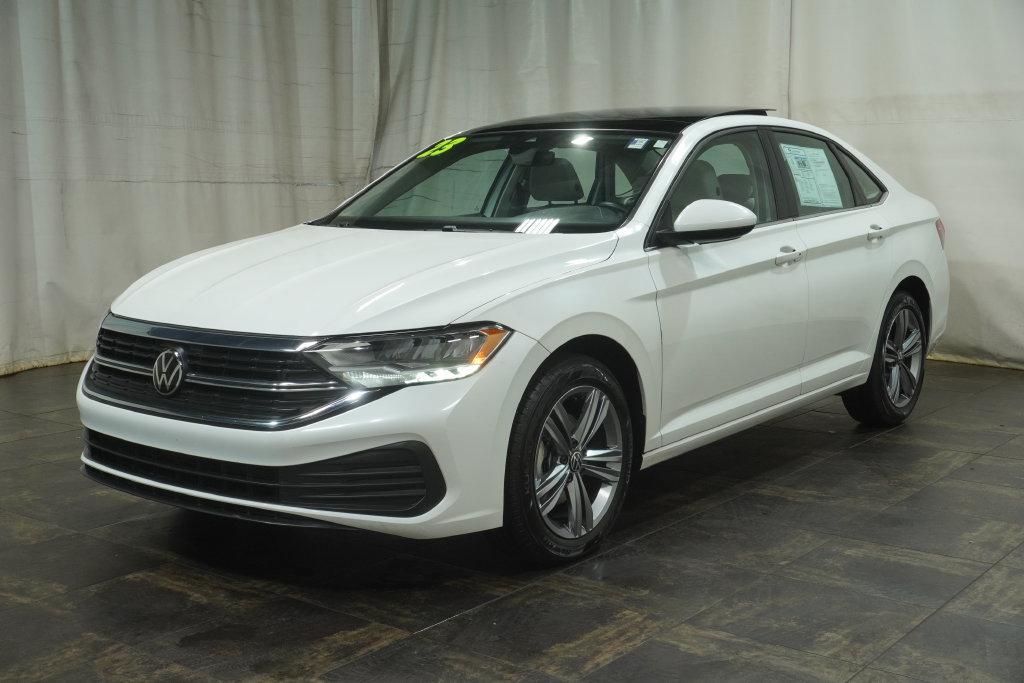 Used 2023 Volkswagen Jetta SE FWD image 2