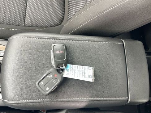 Used 2023 GMC Acadia SLE w/ Driver Convenience Package image 37