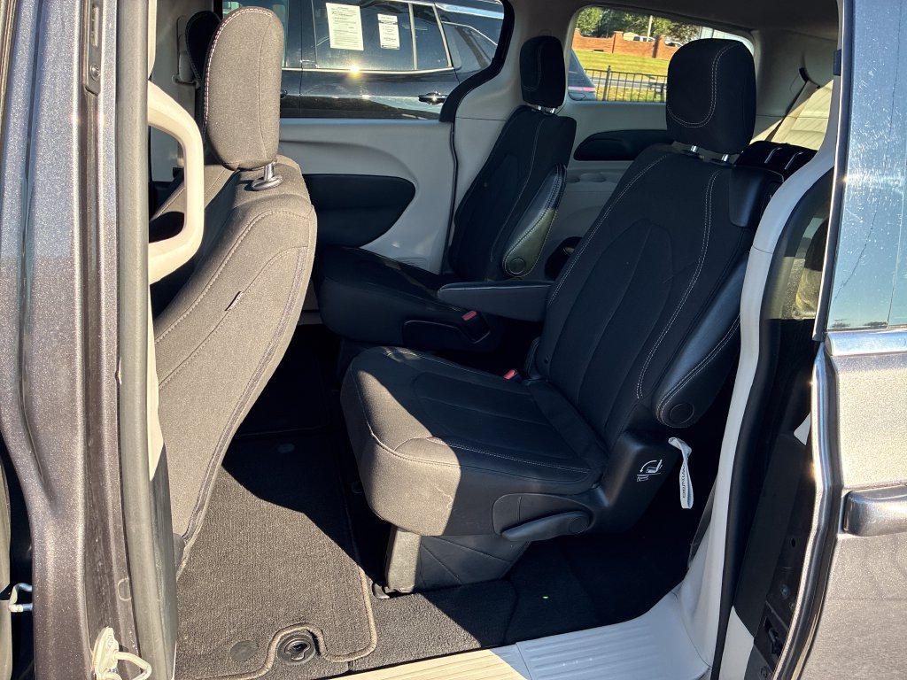 Used 2023 Chrysler Voyager LX FWD image 18