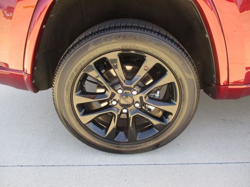 Used 2022 Jeep Grand Cherokee Laredo X image 12