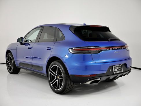 Certified 2021 Porsche Macan image 3