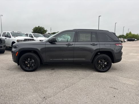New 2026 Jeep Grand Cherokee Altitude RWD image 2
