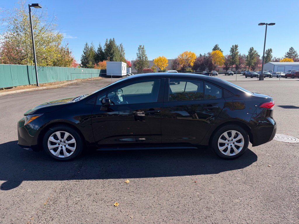 Used 2024 Toyota Corolla LE FWD image 5
