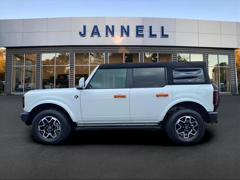 Used 2023 Ford Bronco Outer Banks image 8