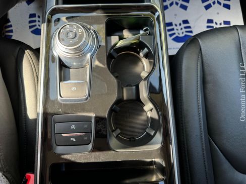 Used 2020 Ford Edge Titanium image 31