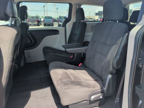 Used 2016 Dodge Grand Caravan SXT w/ Rear Park Assist Package FWD image 17