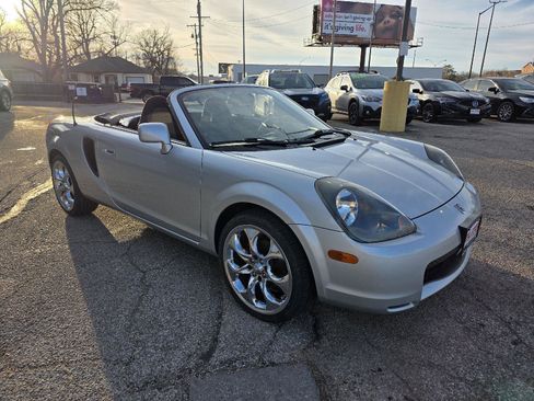 Used 2001 Toyota MR2 image 3