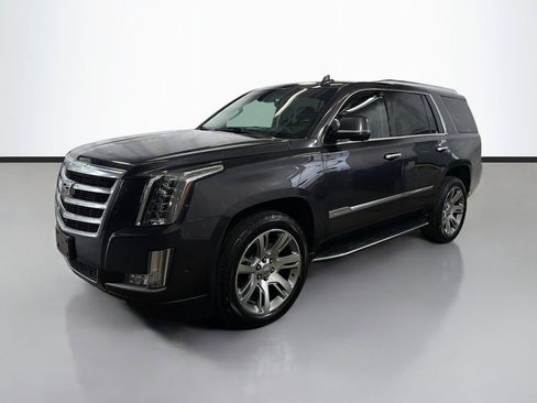 Used 2017 Cadillac Escalade Luxury AWD/4WD image 5