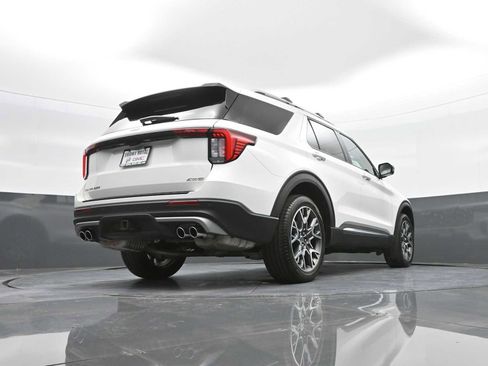 Used 2025 Ford Explorer Platinum w/ Ultimate Package image 39