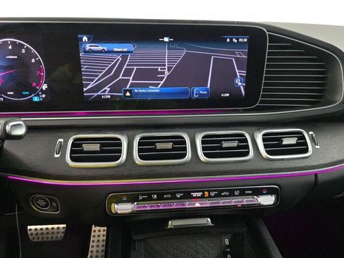 Used 2025 Mercedes-Benz GLS 580 4MATIC image 9