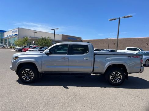 Used 2021 Toyota Tacoma TRD Sport w/ TRD Premium Sport Package AWD/4WD image 9