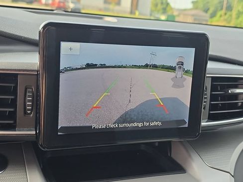 Used 2024 Ford Explorer XLT w/ Equipment Group 202A RWD image 24
