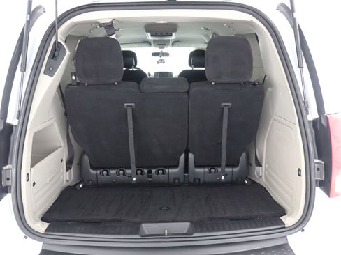 Used 2014 Dodge Grand Caravan SXT w/ Rear Park Assist Package FWD image 12