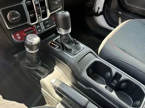 Used 2025 Jeep Wrangler Unlimited Rubicon AWD/4WD image 38