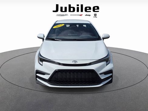 Used 2023 Toyota Corolla SE FWD image 2