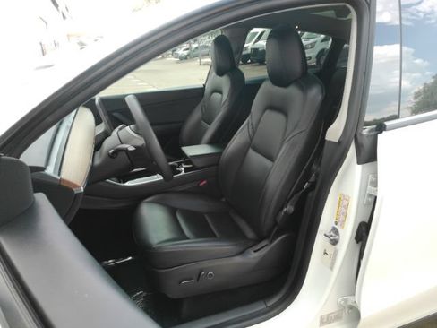 Used 2021 Tesla Model Y Long Range AWD/4WD image 14