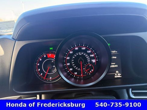 Used 2023 Hyundai Elantra SE w/ Preferred Accessory Package image 17