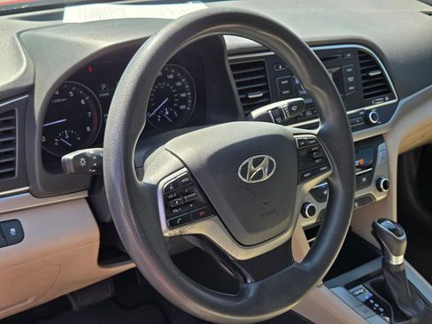 Used 2017 Hyundai Elantra SE image 19
