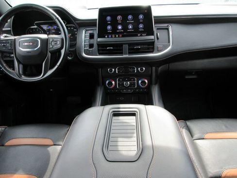 Used 2021 GMC Yukon XL AT4 w/ Technology Package AWD/4WD image 17