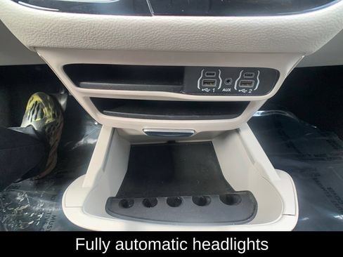 Used 2023 Chrysler Pacifica Touring-L FWD image 25