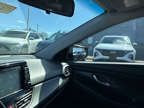 Used 2018 Hyundai Elantra GT image 21