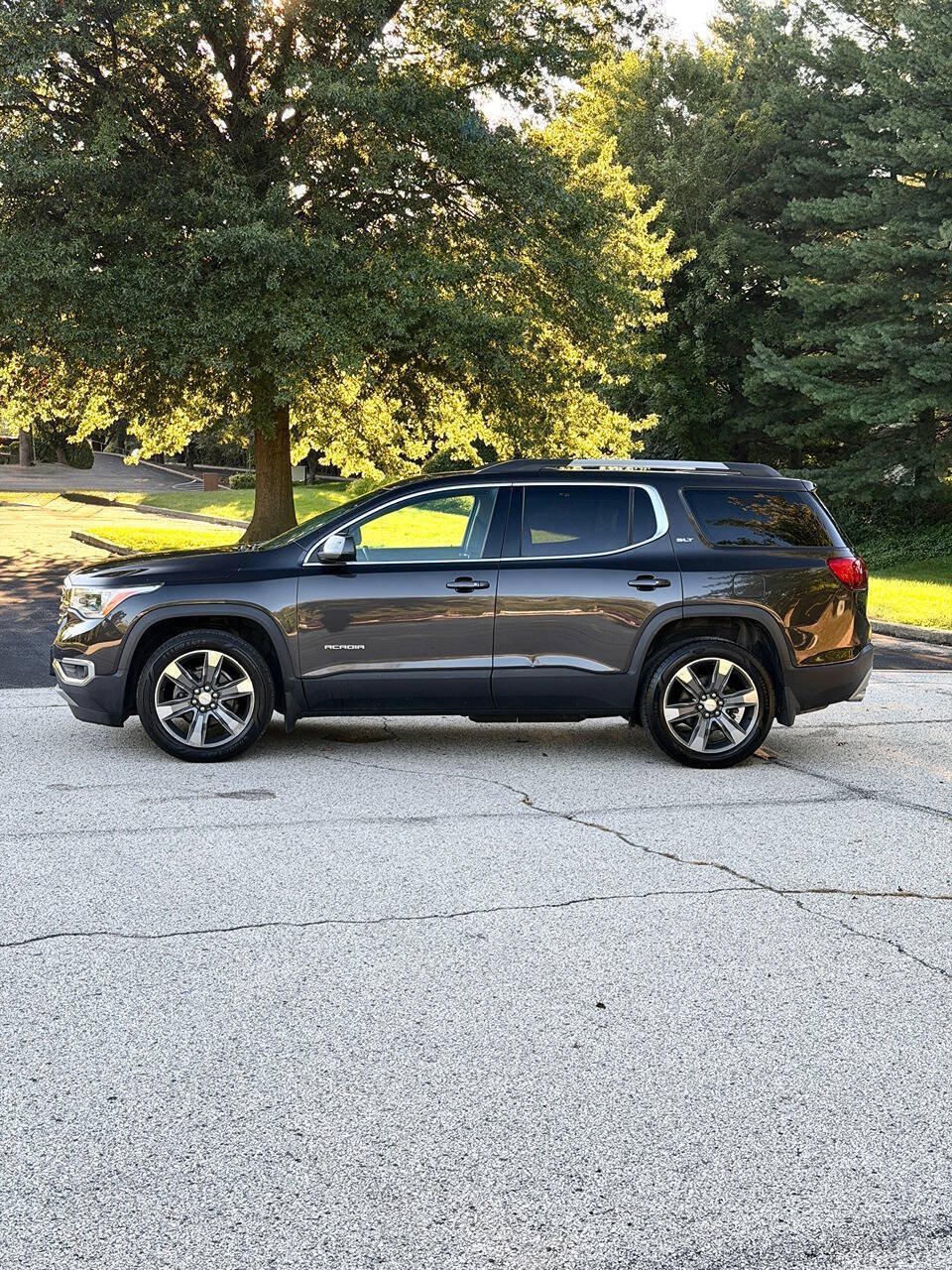 Used 2017 GMC Acadia SLT w/ LPO, Floor Liner Package AWD/4WD image 5