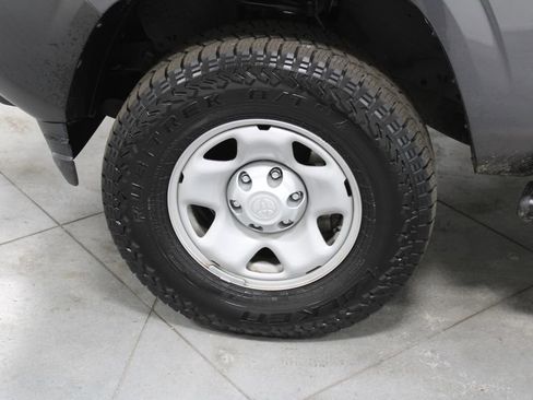 Used 2022 Toyota Tacoma SR image 18