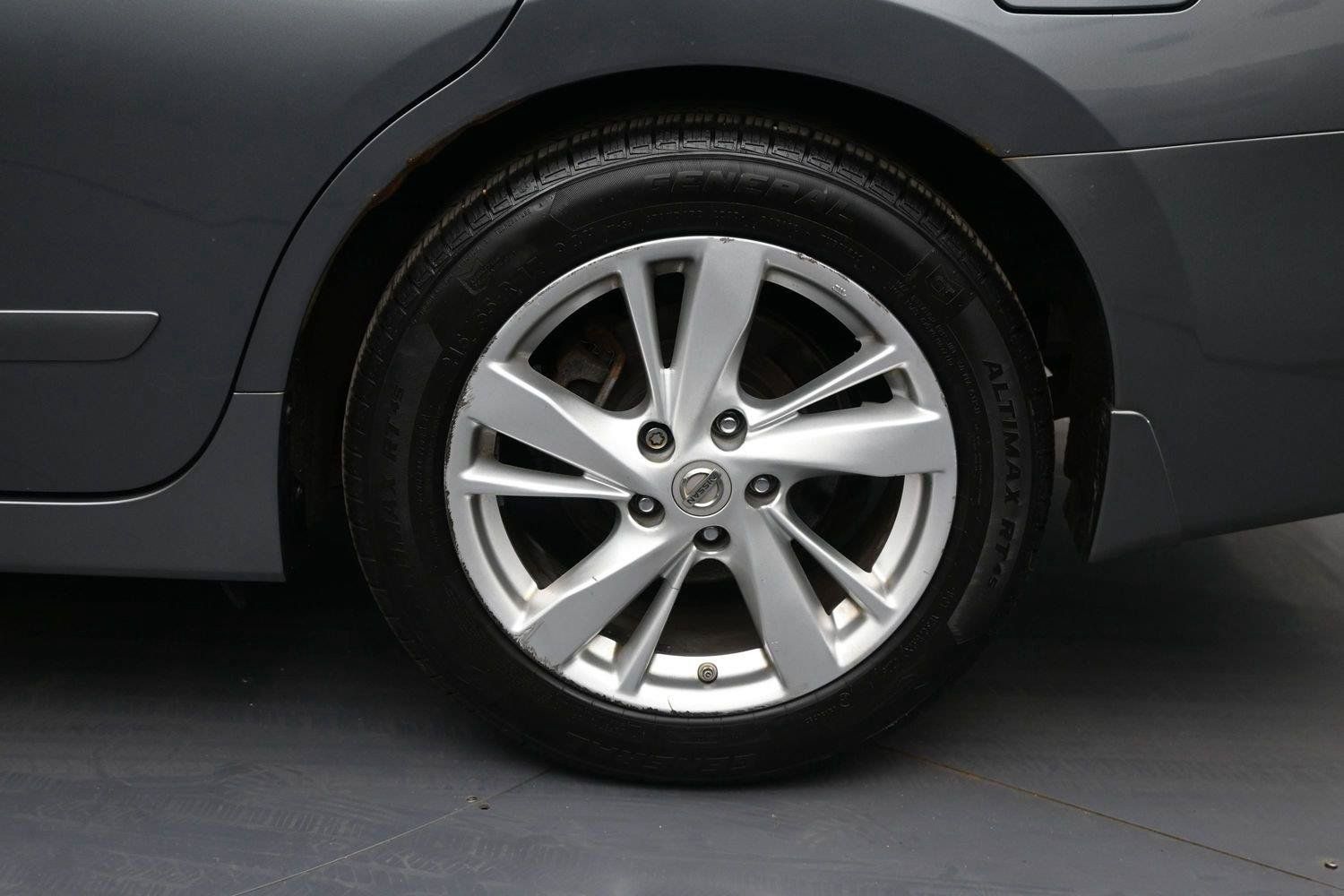 Used 2015 Nissan Altima 2.5 SL w/ Technology Package FWD image 13