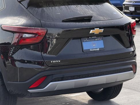 Certified 2025 Chevrolet Trax LT image 6