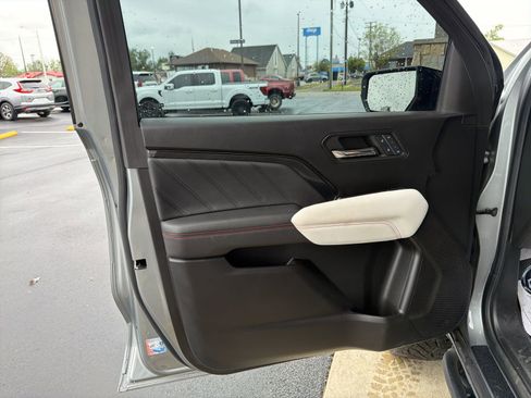 Used 2023 GMC Canyon AT4X AWD/4WD image 9