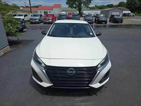 Used 2025 Nissan Altima 2.5 SV FWD image 3