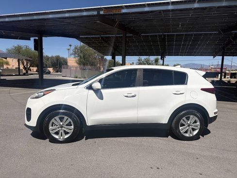 Used 2017 Kia Sportage LX FWD image 4
