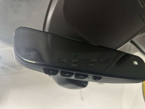 Used 2023 Volkswagen Taos SE FWD image 25