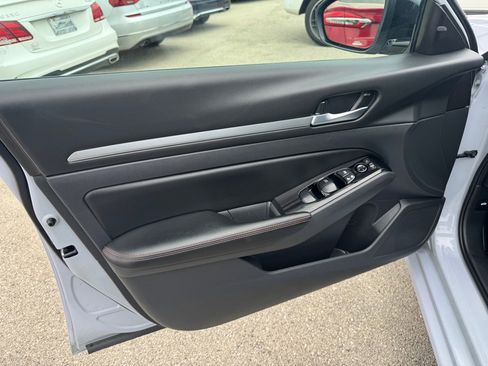 Used 2025 Nissan Altima 2.5 SR FWD image 23