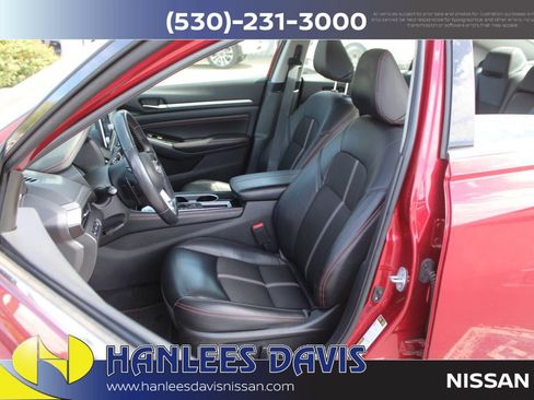 Used 2023 Nissan Altima 2.5 SR FWD image 12