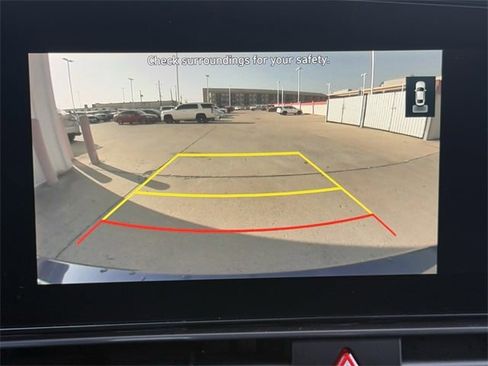 Used 2021 Hyundai Elantra Limited image 17