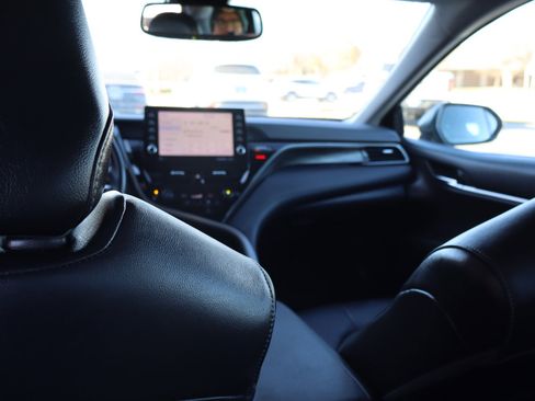 Used 2021 Toyota Camry XLE image 20