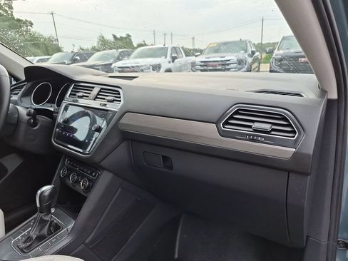 Used 2021 Volkswagen Tiguan SE FWD image 38