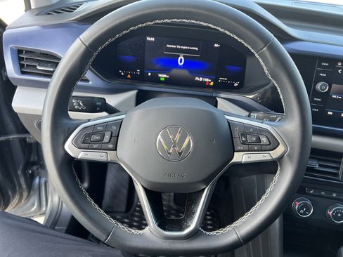 Certified 2022 Volkswagen Taos SE w/ Panoramic Sunroof Package image 17