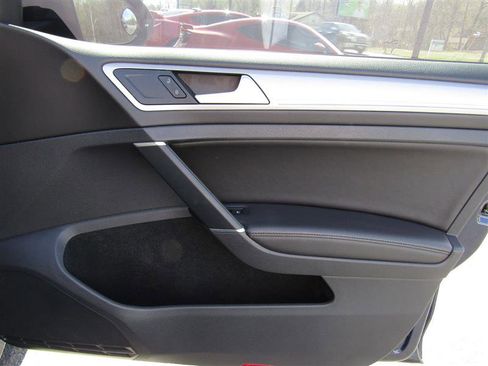 Used 2016 Volkswagen e-Golf SEL Premium w/ Driver Assistance Package image 29