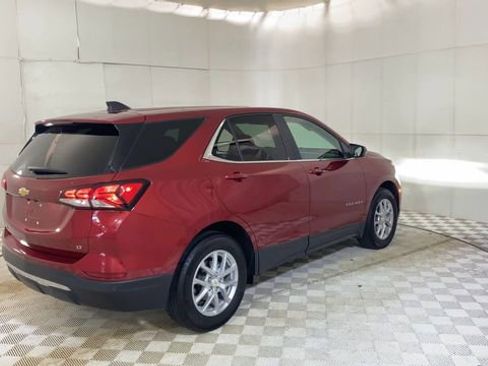 Used 2024 Chevrolet Equinox LT image 3