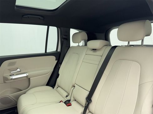 Used 2025 Mercedes-Benz GLB 250 w/ Exclusive Package image 39