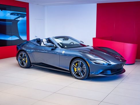 Used 2025 Ferrari Roma Spider image 1