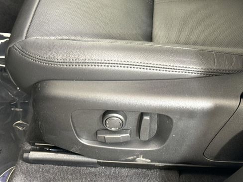 Certified 2025 Land Rover Range Rover Velar Dynamic SE image 26