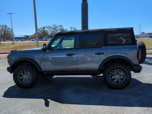 New 2025 Ford Bronco Badlands image 8
