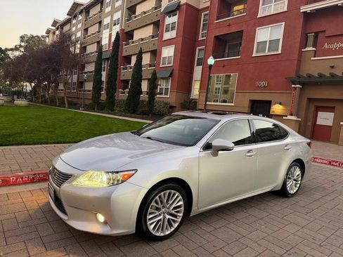 Used 2013 Lexus ES 350 w/ Luxury Pkg FWD image 3